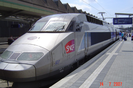 Treni TGV francesi nella stazione di Lussemburgo foto
